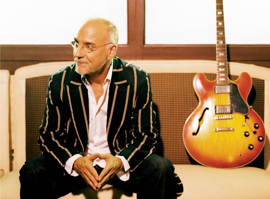 Larry Carlton